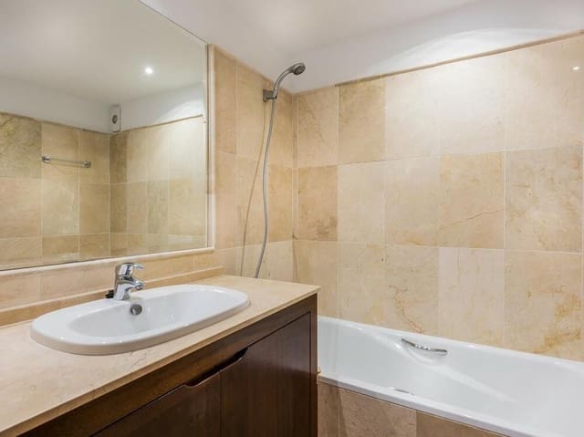 4 bedroom Penthouse for sale in El Paraiso, Estepona with pool garage - € 738,000 (Ref: 7584486)