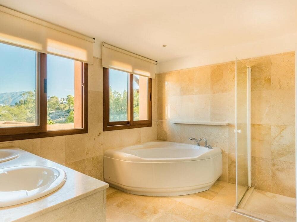 4 slaapkamer Penthouse te koop in El Paraiso met zwembad garage - € 738.000 (Ref: 7584486)