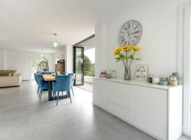 5 sypialnia Willa na sprzedaż w La Cala de Mijas, Mijas z basenem garażem - 995 000 € (Ref: 7587331)