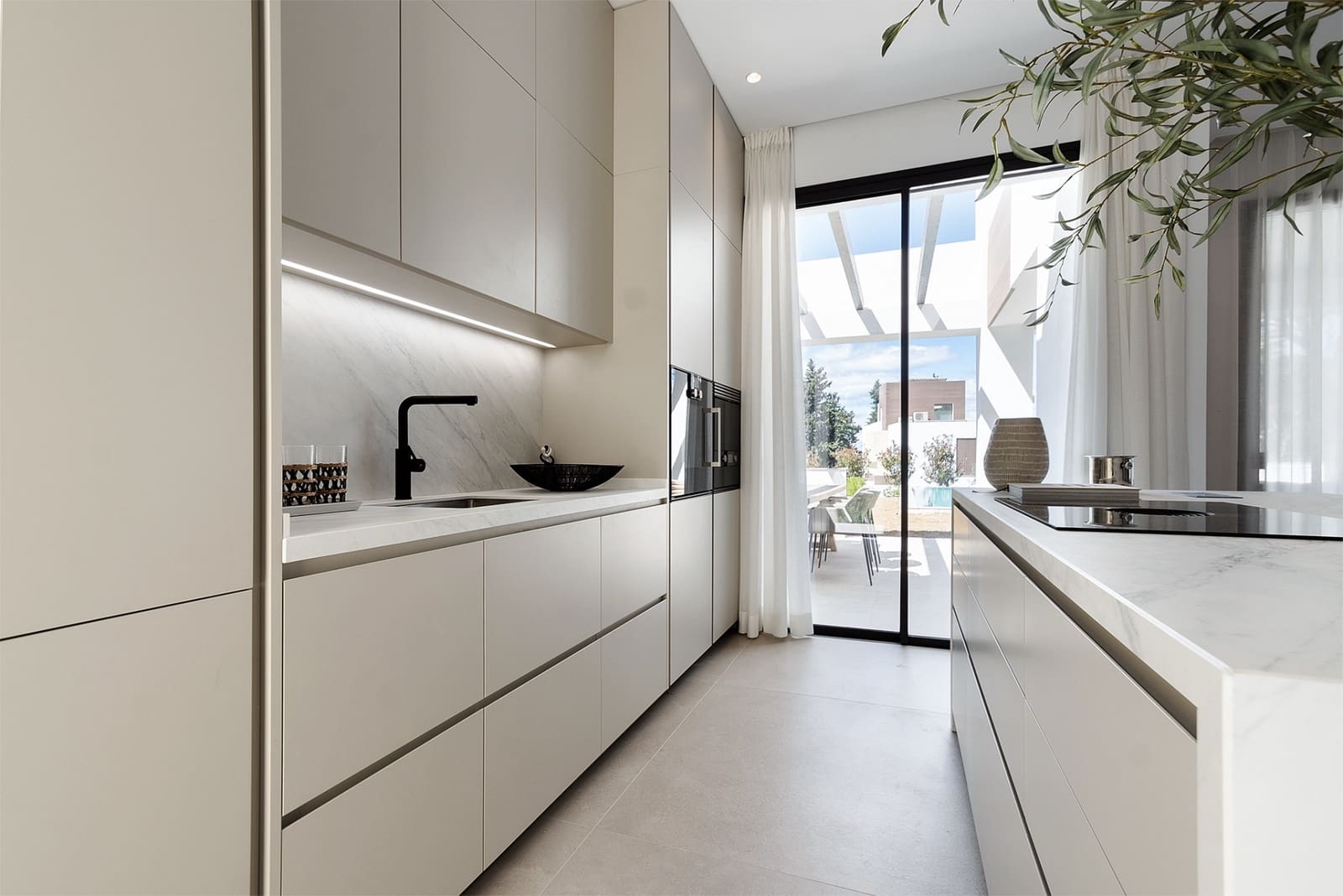 4 chambre Villa/Maison à vendre à Golden Mile avec piscine garage - 4 750 000 € (Ref: 7602545)