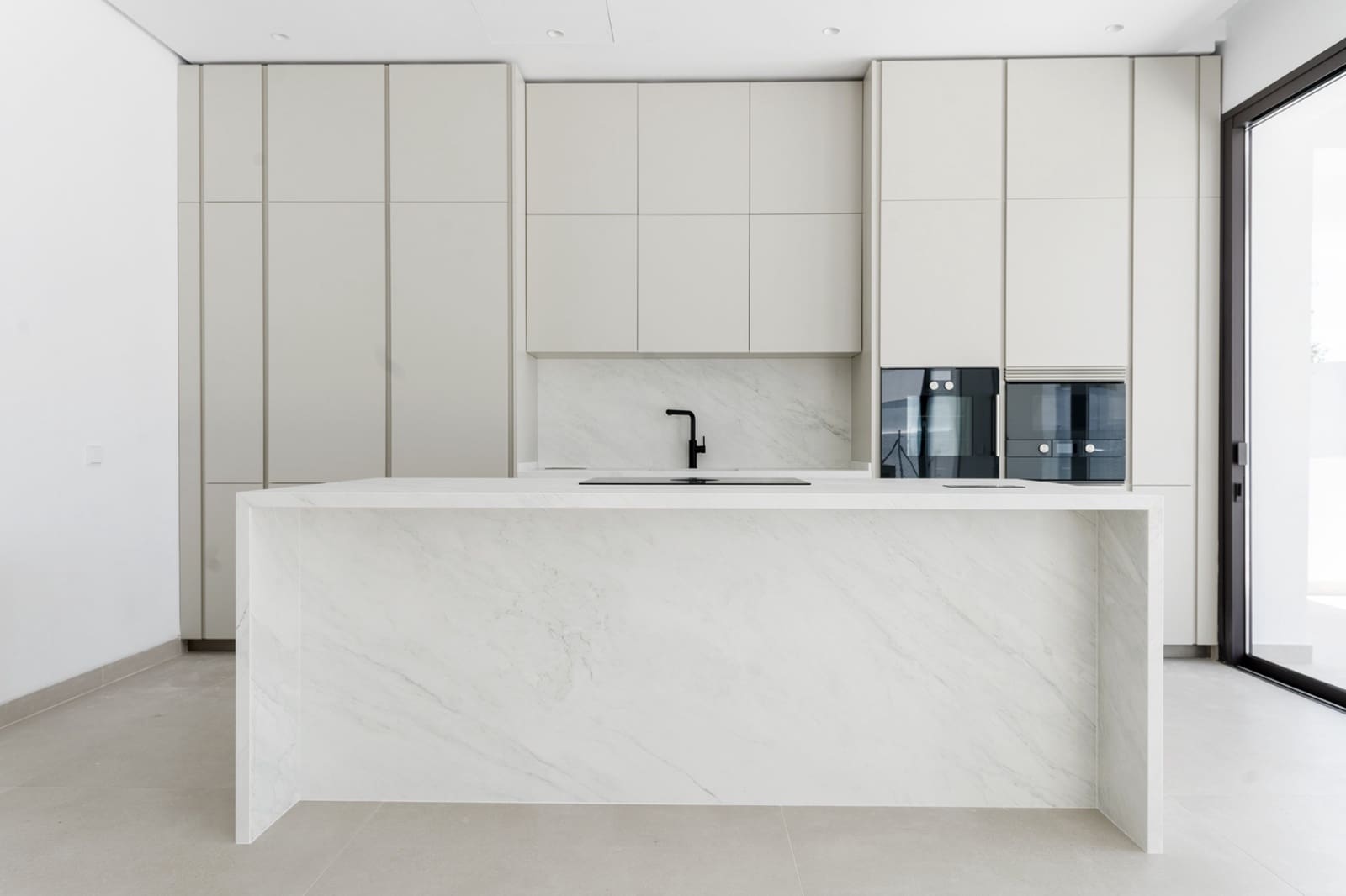 4 sypialnia Willa na sprzedaż w Marbella z basenem garażem - 4 200 000 € (Ref: 7602547)