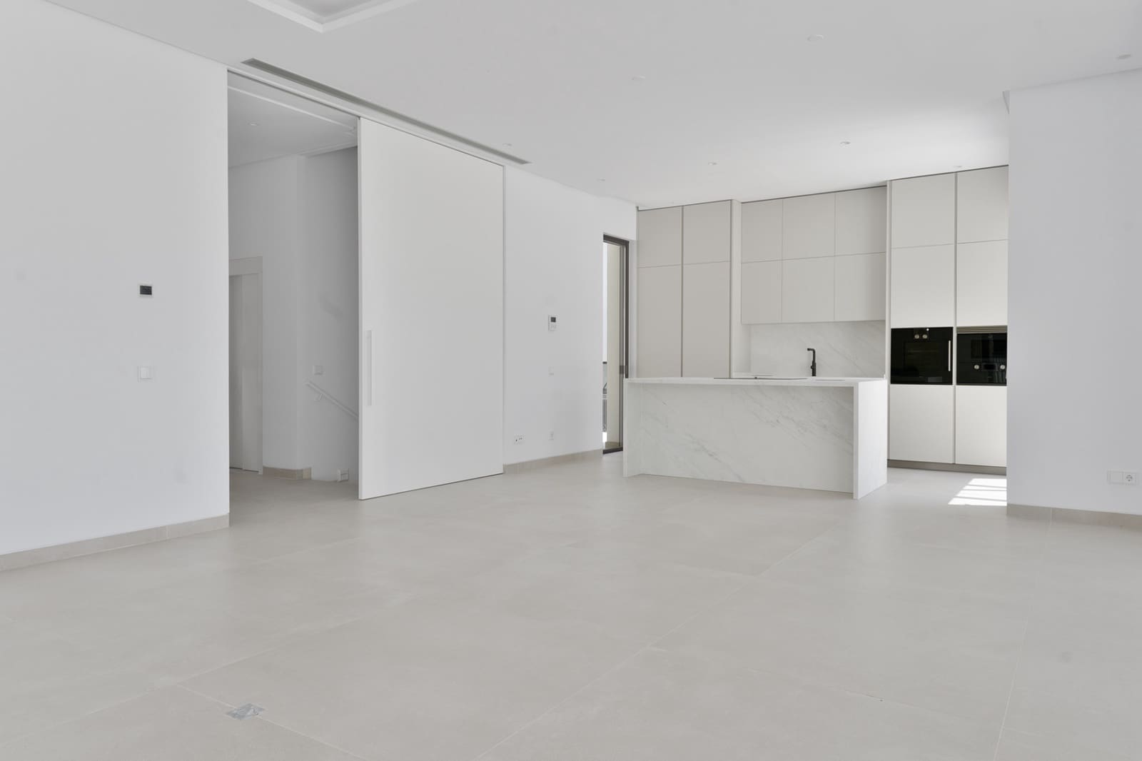 4 sypialnia Willa na sprzedaż w Marbella z basenem garażem - 4 200 000 € (Ref: 7602547)