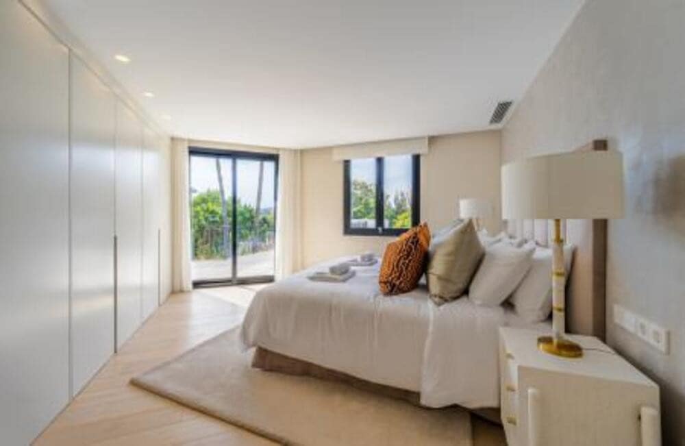 5 slaapkamer Villa te koop in El Paraiso met zwembad garage - € 2.990.000 (Ref: 7617570)
