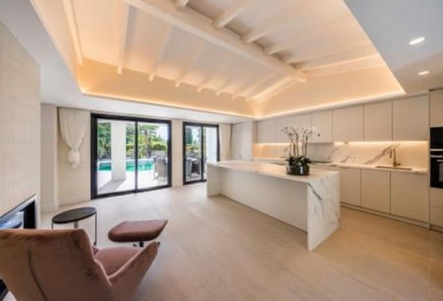 5 sypialnia Willa na sprzedaż w El Paraiso, Estepona z basenem garażem - 2 990 000 € (Ref: 7617570)