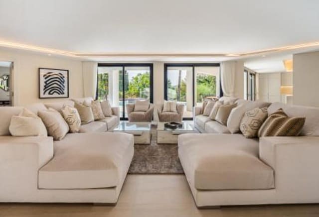 5 sypialnia Willa na sprzedaż w El Paraiso, Estepona z basenem garażem - 2 990 000 € (Ref: 7617570)