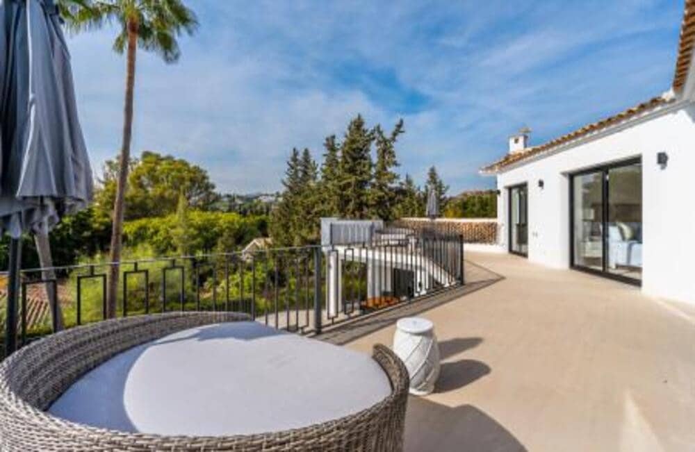 5 slaapkamer Villa te koop in El Paraiso met zwembad garage - € 2.990.000 (Ref: 7617570)