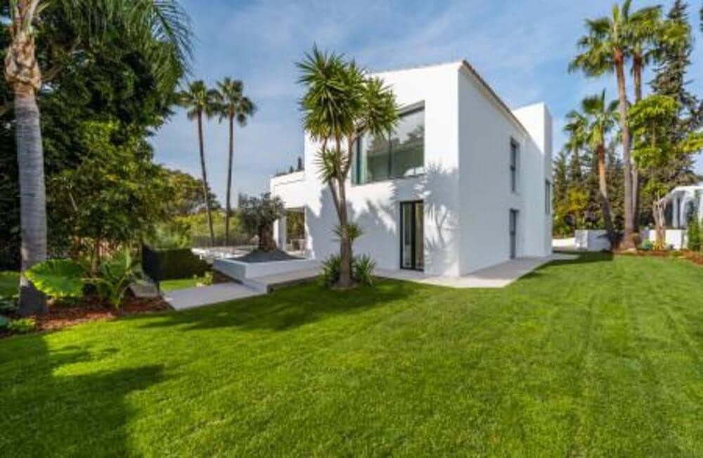 5 slaapkamer Villa te koop in El Paraiso met zwembad garage - € 2.990.000 (Ref: 7617570)