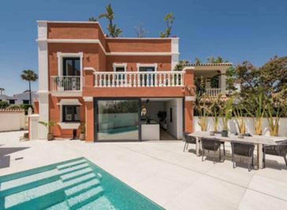 Chalet de 4 habitaciones en San Pedro de Alcantara en venta con piscina garaje - 1.295.000 € (Ref: 7617574)