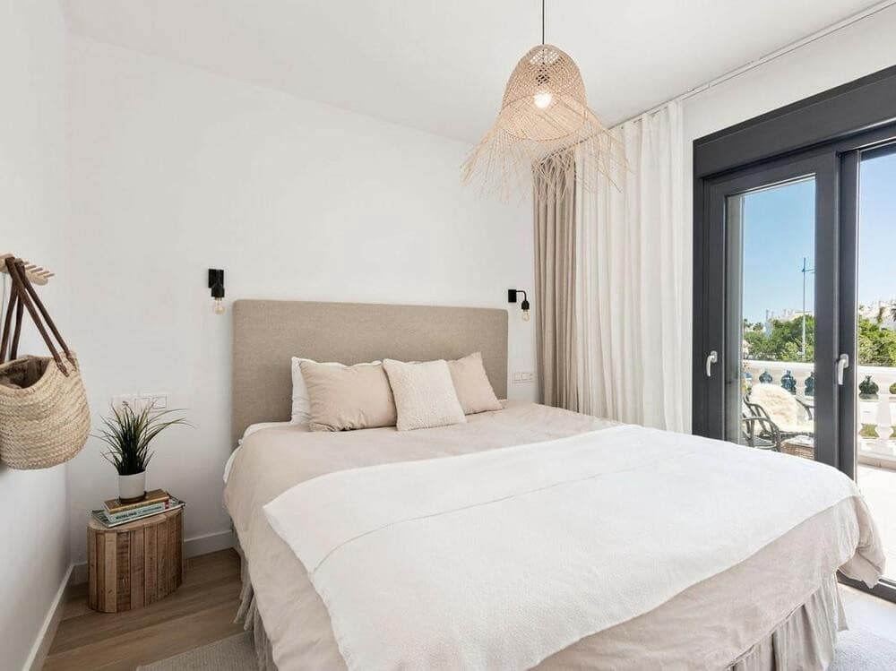 Chalet de 4 habitaciones en San Pedro de Alcantara en venta con piscina garaje - 1.295.000 € (Ref: 7617574)