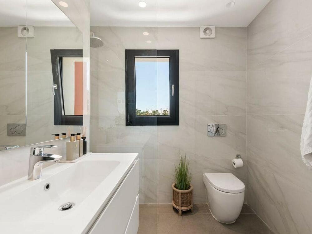 Chalet de 4 habitaciones en San Pedro de Alcantara en venta con piscina garaje - 1.295.000 € (Ref: 7617574)