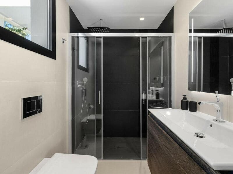 5 soverom Villa til salgs i Nueva Andalucia med svømmebasseng garasje - € 3 995 000 (Ref: 7630708)