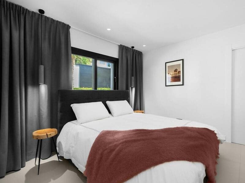 5 soverom Villa til salgs i Nueva Andalucia med svømmebasseng garasje - € 3 995 000 (Ref: 7630708)