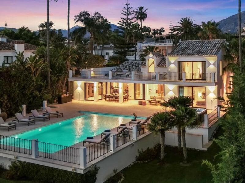 5 chambre Villa/Maison à vendre à Nueva Andalucia avec piscine garage - 3 995 000 € (Ref: 7630708)