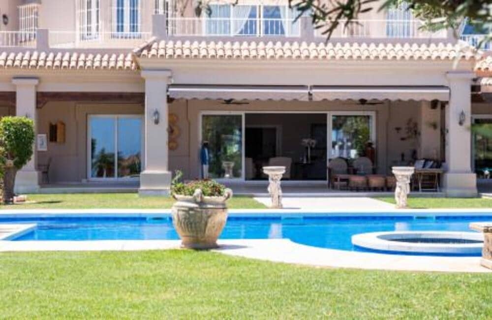 7 quarto Moradia para venda em Nueva Andalucia com piscina garagem - 6 950 000 € (Ref: 7651962)