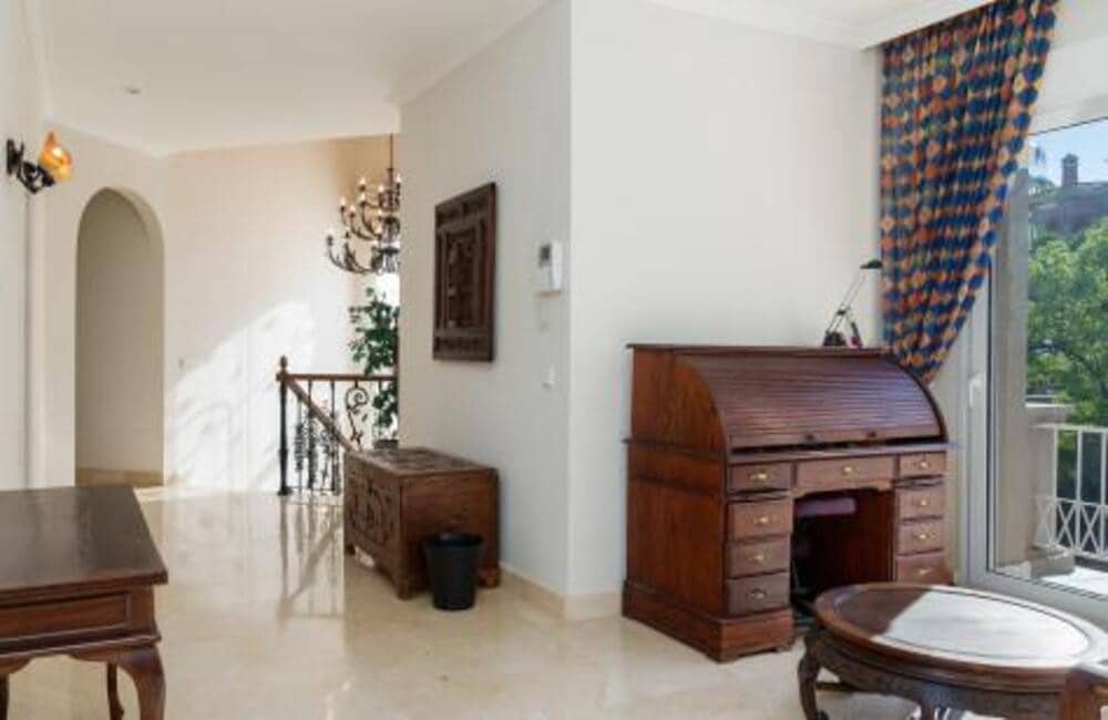 7 quarto Moradia para venda em Nueva Andalucia com piscina garagem - 6 950 000 € (Ref: 7651962)