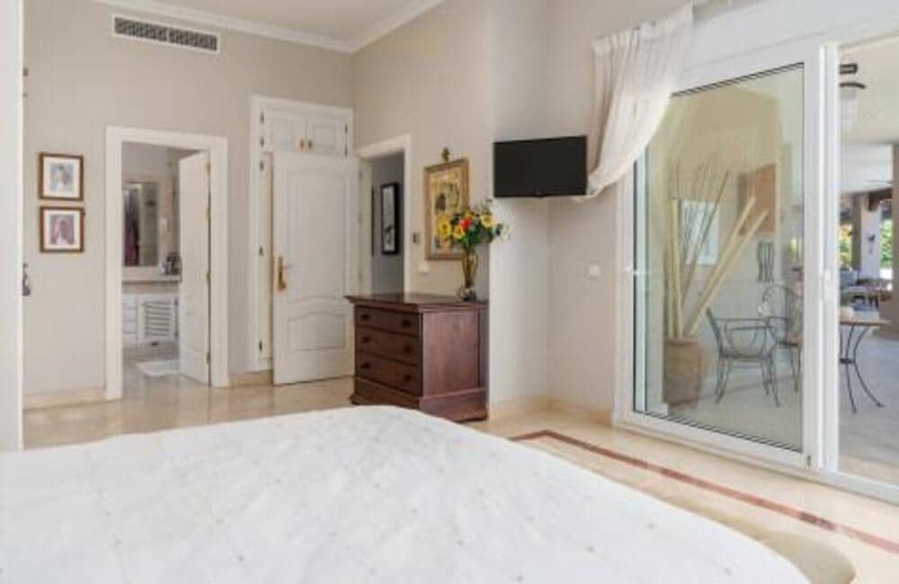 7 quarto Moradia para venda em Nueva Andalucia com piscina garagem - 6 950 000 € (Ref: 7651962)