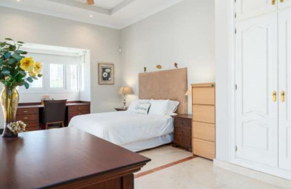 7 quarto Moradia para venda em Nueva Andalucia com piscina garagem - 6 950 000 € (Ref: 7651962)