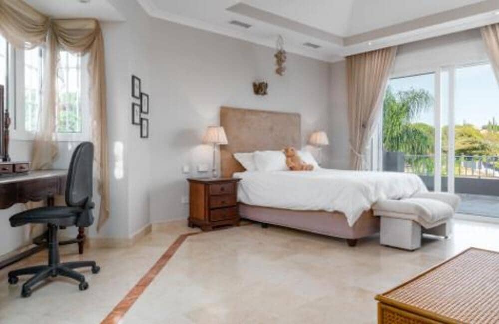 7 quarto Moradia para venda em Nueva Andalucia com piscina garagem - 6 950 000 € (Ref: 7651962)