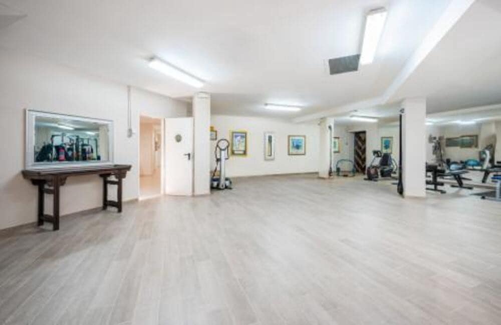 7 quarto Moradia para venda em Nueva Andalucia com piscina garagem - 6 950 000 € (Ref: 7651962)