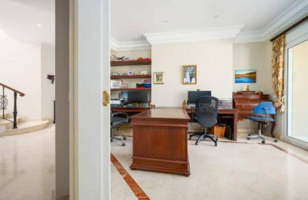 7 quarto Moradia para venda em Nueva Andalucia com piscina garagem - 6 950 000 € (Ref: 7651962)