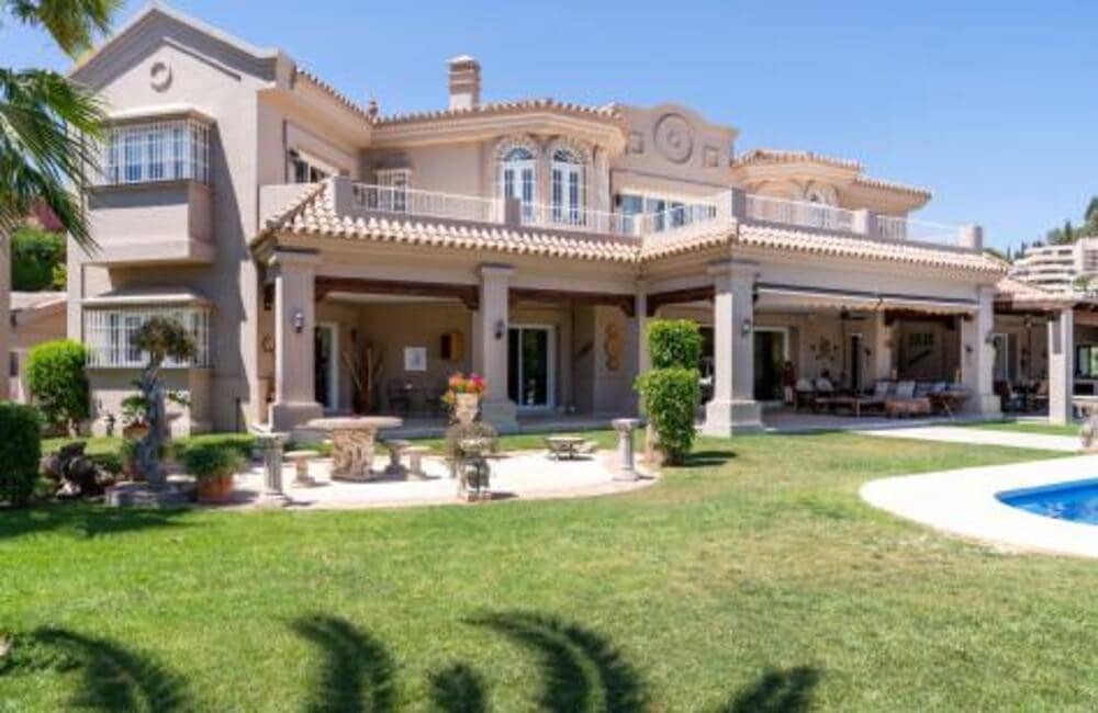7 bedroom Villa for sale in Nueva Andalucia with pool garage - € 6,950,000 (Ref: 7651962)