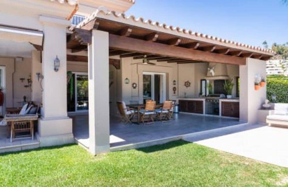 7 bedroom Villa for sale in Nueva Andalucia with pool garage - € 6,950,000 (Ref: 7651962)