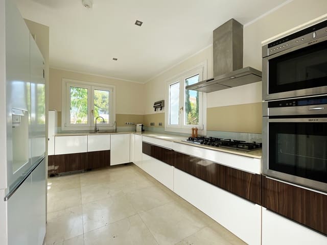 4 Zimmer Villa zu verkaufen in Lomas De Marbella, Marbella mit Pool Garage - 2.500.000 € (Ref: 7669247)