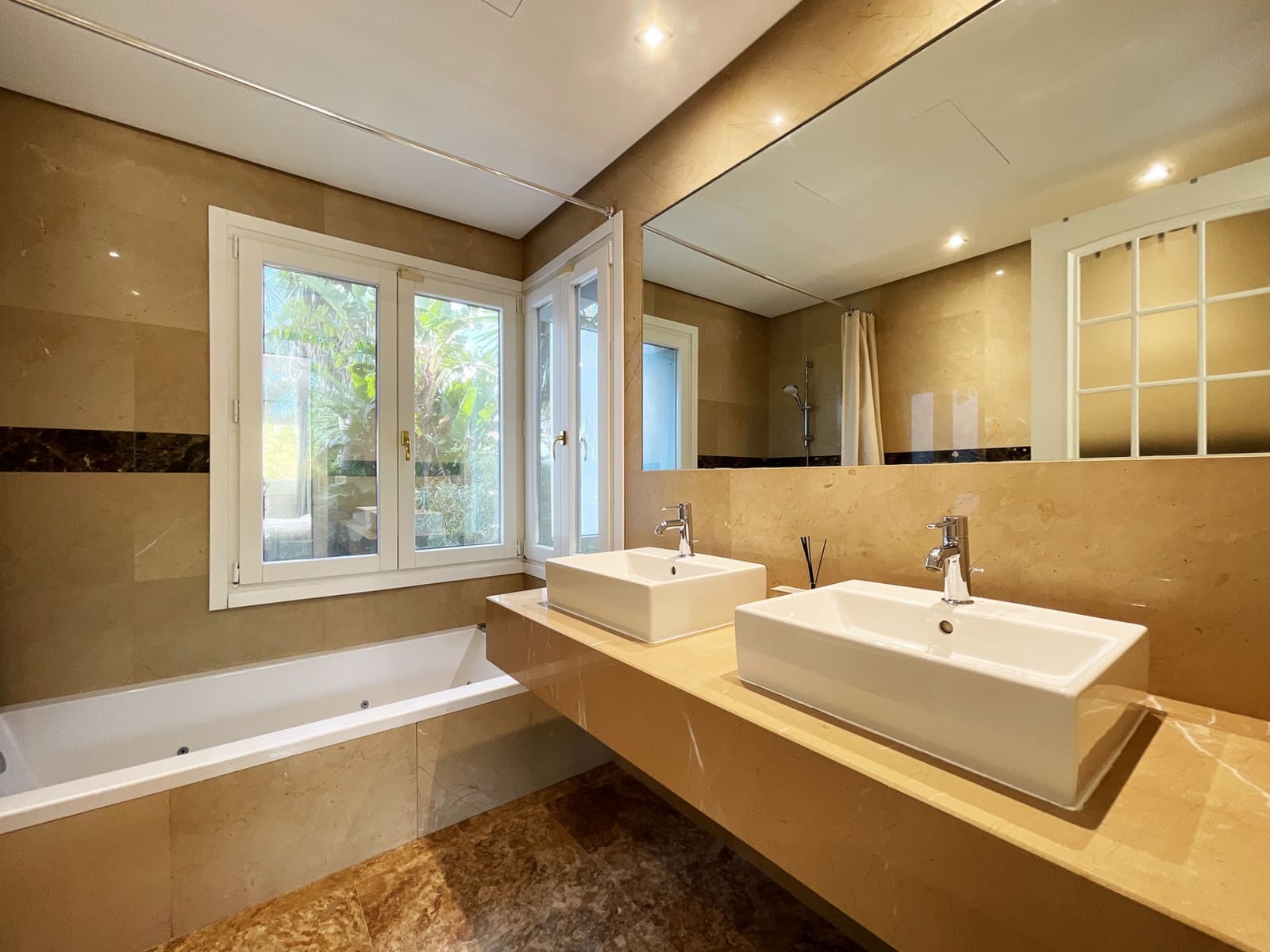 4 soveværelse Villa til salg i Marbella med swimmingpool garage - € 2.500.000 (Ref: 7669247)