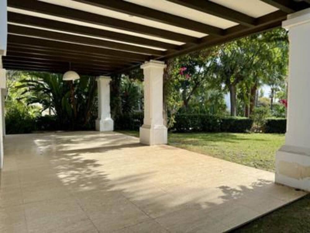 4 soveværelse Villa til salg i Marbella med swimmingpool garage - € 2.650.000 (Ref: 7669247)