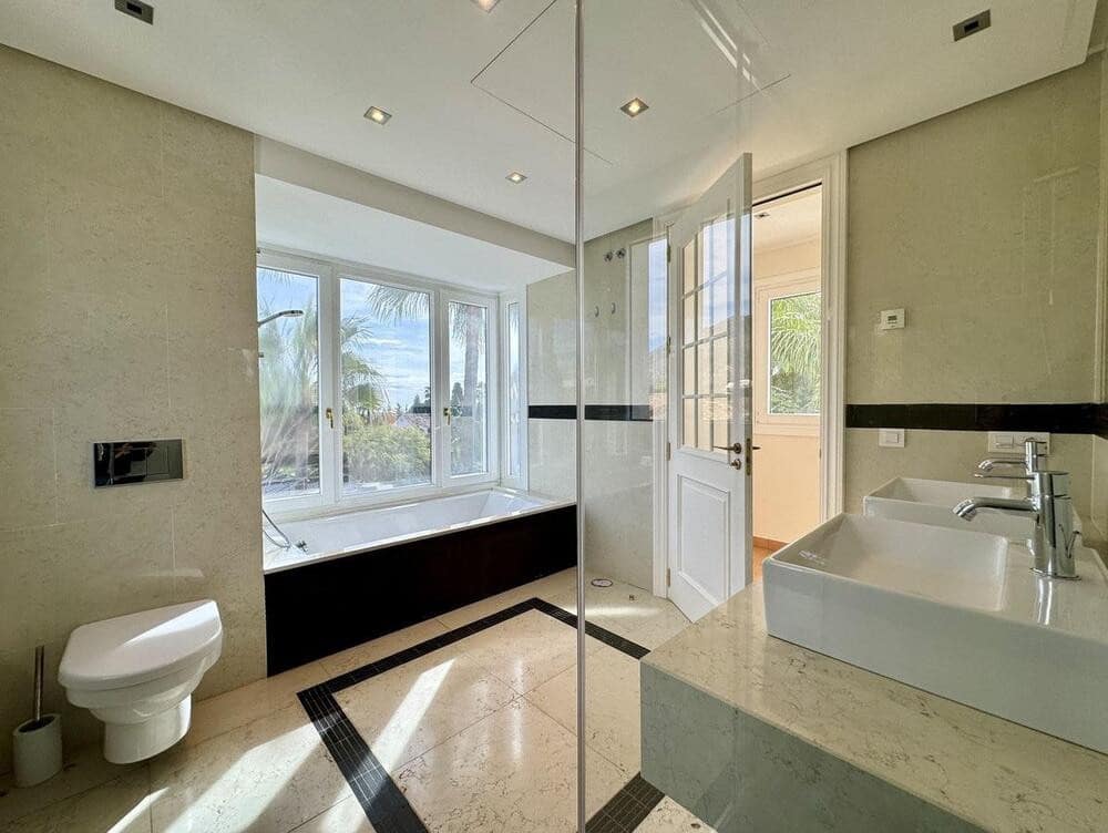 4 soveværelse Villa til salg i Marbella med swimmingpool garage - € 2.650.000 (Ref: 7669247)