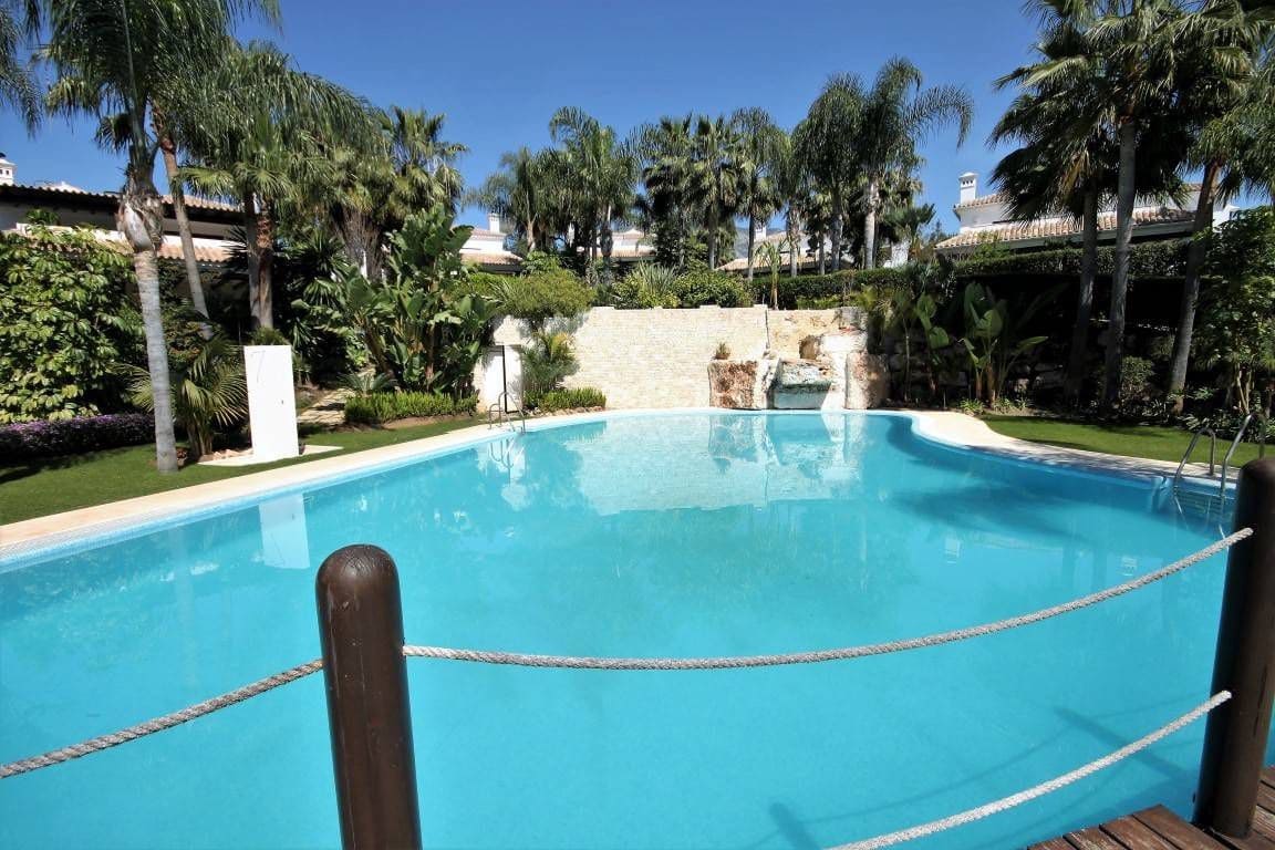 4 soveværelse Villa til salg i Marbella med swimmingpool garage - € 2.650.000 (Ref: 7669247)