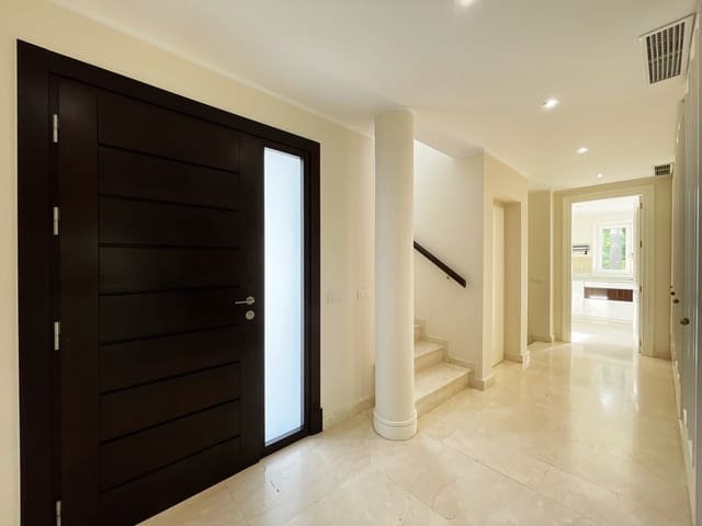 4 sypialnia Willa na sprzedaż w Lomas De Marbella, Marbella z basenem garażem - 2 650 000 € (Ref: 7669247)