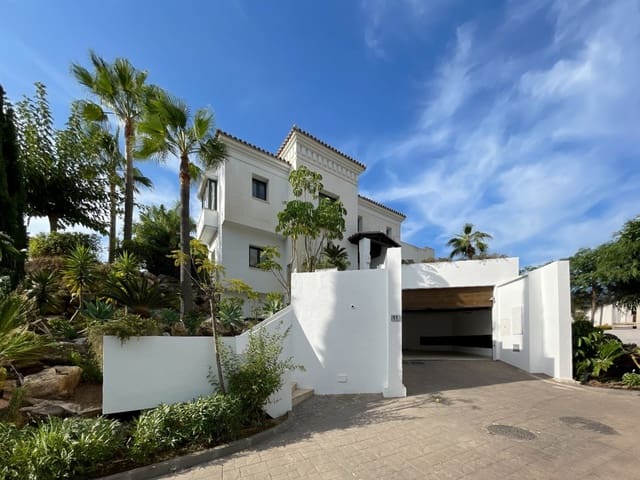 4 sypialnia Willa na sprzedaż w Lomas De Marbella, Marbella z basenem garażem - 2 650 000 € (Ref: 7669247)