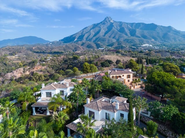 4 sypialnia Willa na sprzedaż w Lomas De Marbella, Marbella z basenem garażem - 2 650 000 € (Ref: 7669247)