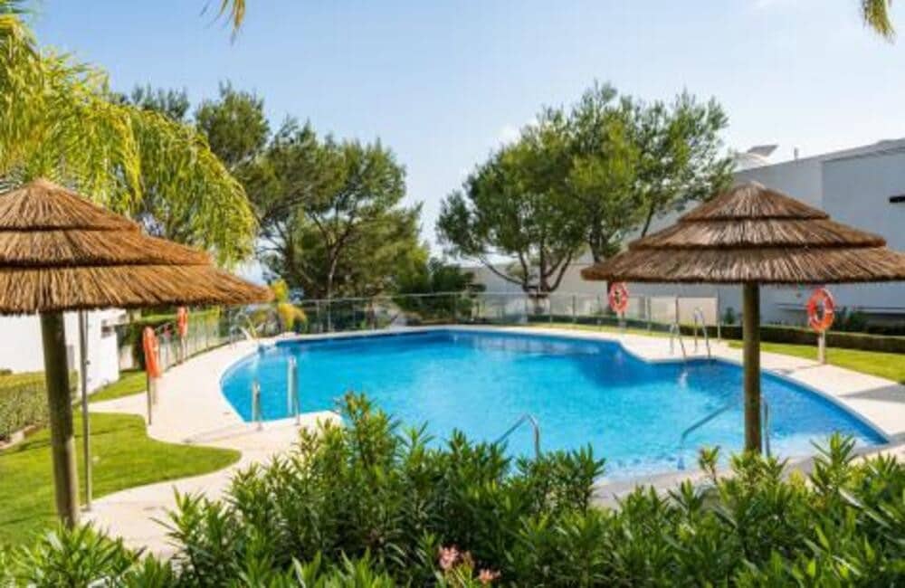 3 sypialnia Dom blizniak na sprzedaż w Marbella z basenem garażem - 1 750 000 € (Ref: 7672489)