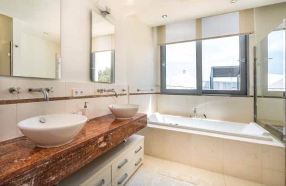 3 sypialnia Dom blizniak na sprzedaż w Marbella z basenem garażem - 1 750 000 € (Ref: 7672489)