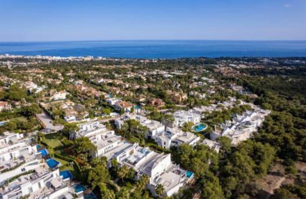 3 sypialnia Dom blizniak na sprzedaż w Marbella z basenem garażem - 1 750 000 € (Ref: 7672489)
