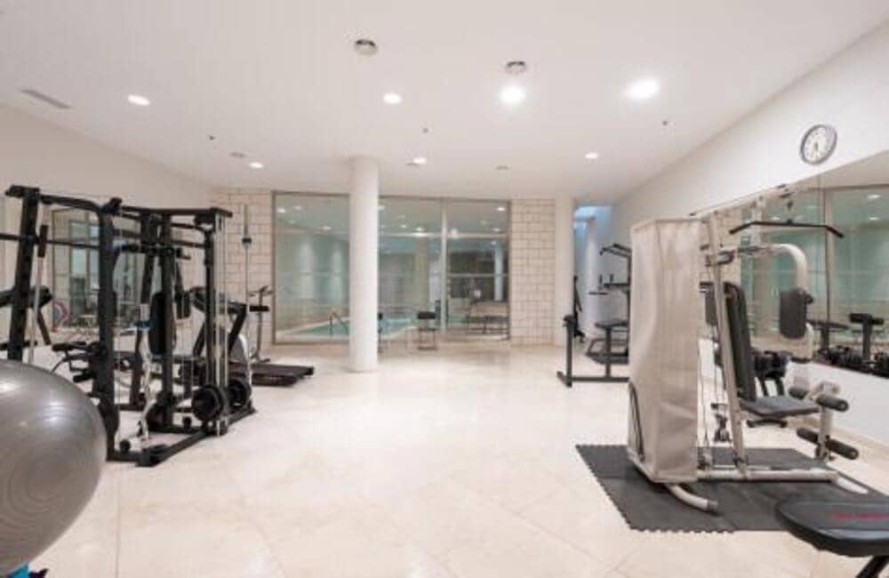 3 sypialnia Dom blizniak na sprzedaż w Marbella z basenem garażem - 1 750 000 € (Ref: 7672489)