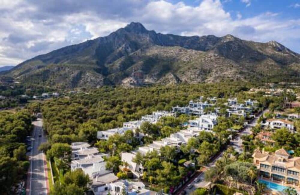 3 sypialnia Dom blizniak na sprzedaż w Marbella z basenem garażem - 1 750 000 € (Ref: 7672489)