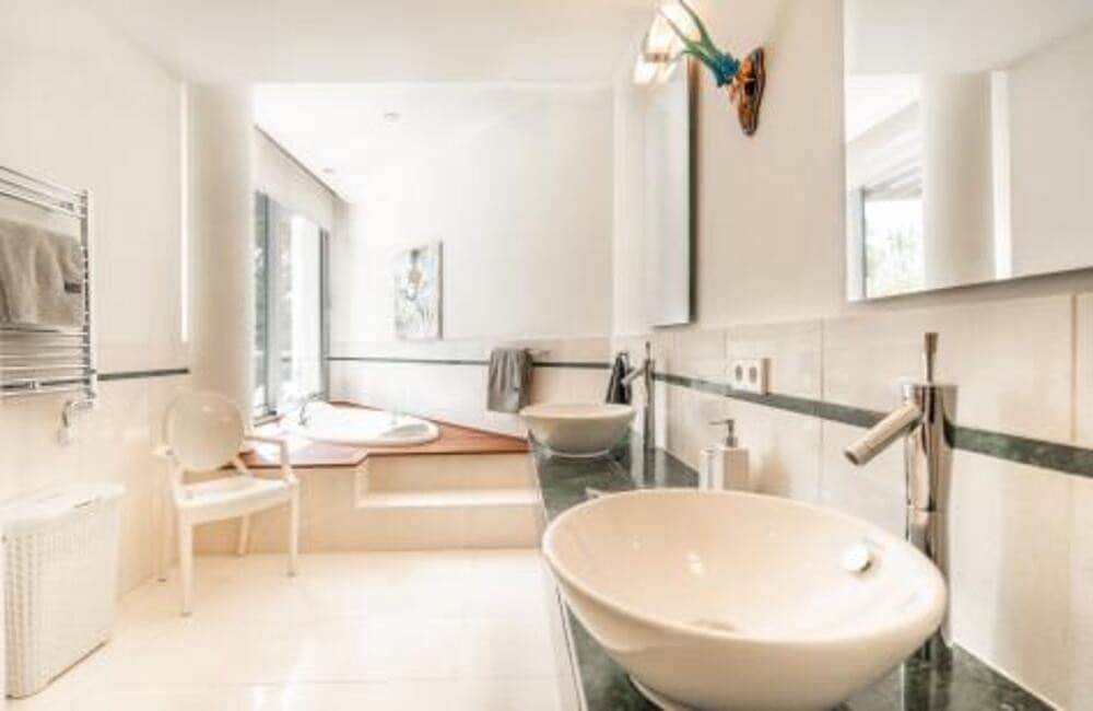 3 sypialnia Dom blizniak na sprzedaż w Marbella z basenem garażem - 1 750 000 € (Ref: 7672489)