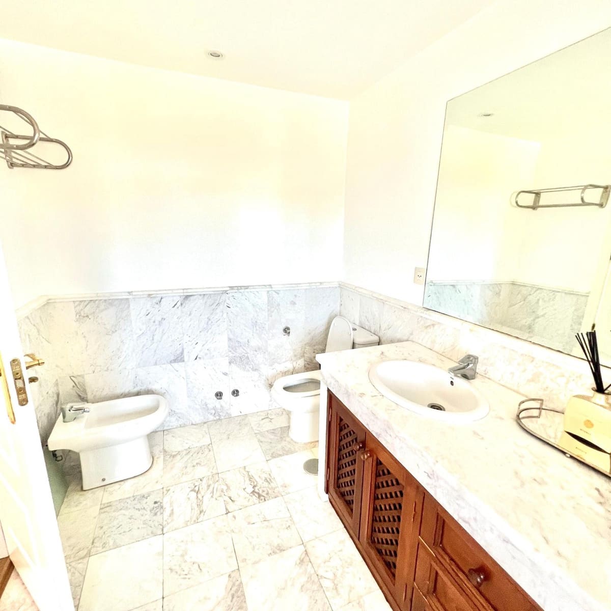 3 makuuhuone Kattohuoneisto vuokrattavana paikassa Estepona mukana uima-altaan 
autotalli - 3 000 € (Ref: 7678324)