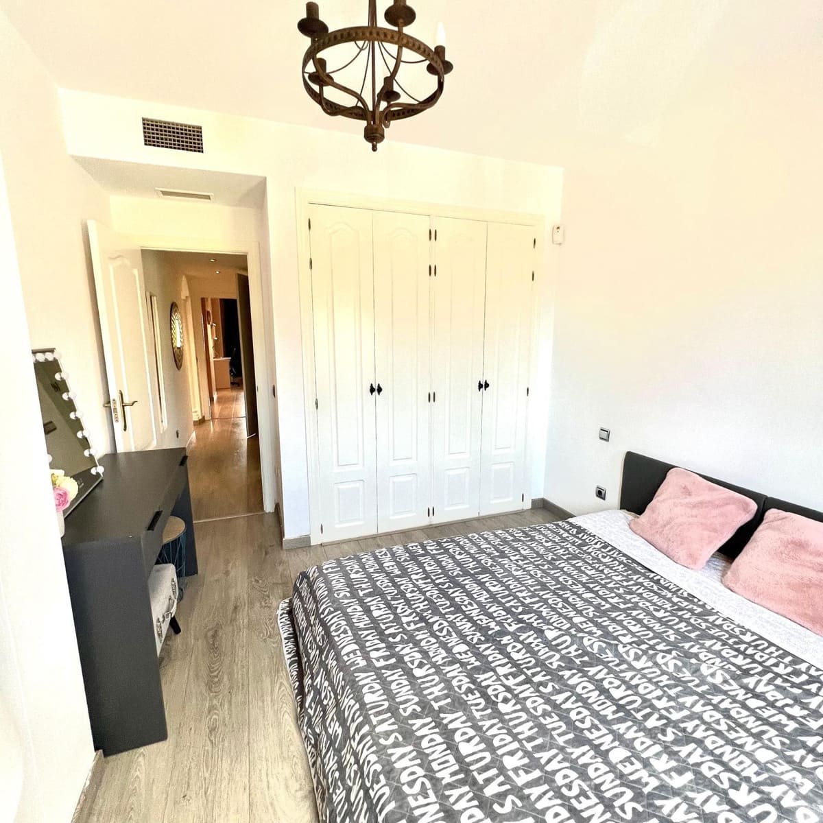 3 makuuhuone Kattohuoneisto vuokrattavana paikassa Estepona mukana uima-altaan 
autotalli - 3 000 € (Ref: 7678324)