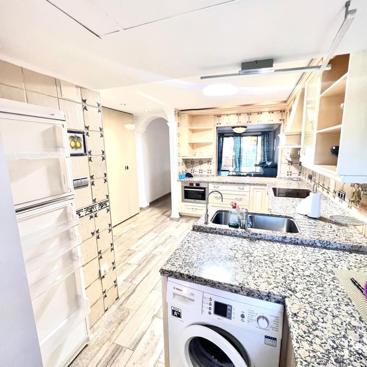 3 makuuhuone Kattohuoneisto vuokrattavana paikassa Estepona mukana uima-altaan 
autotalli - 3 000 € (Ref: 7678324)