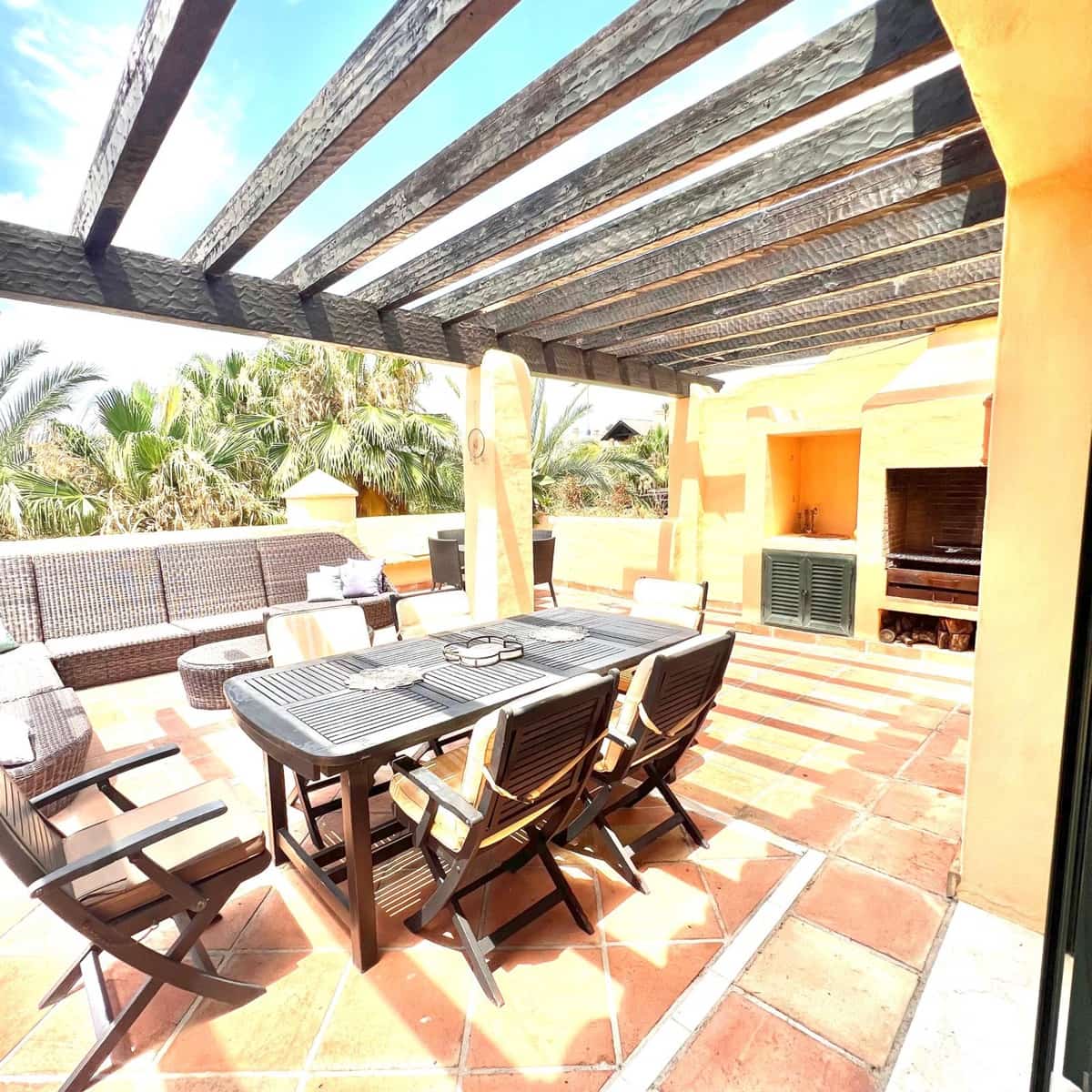 3 makuuhuone Kattohuoneisto vuokrattavana paikassa Estepona mukana uima-altaan 
autotalli - 3 000 € (Ref: 7678324)