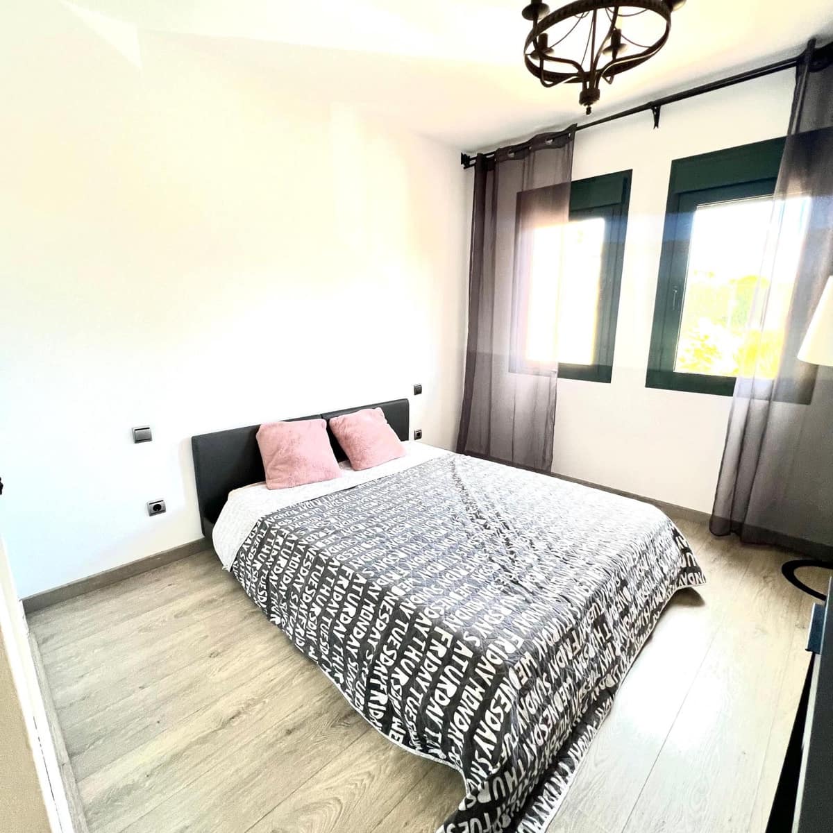 3 makuuhuone Kattohuoneisto vuokrattavana paikassa Estepona mukana uima-altaan 
autotalli - 3 000 € (Ref: 7678324)