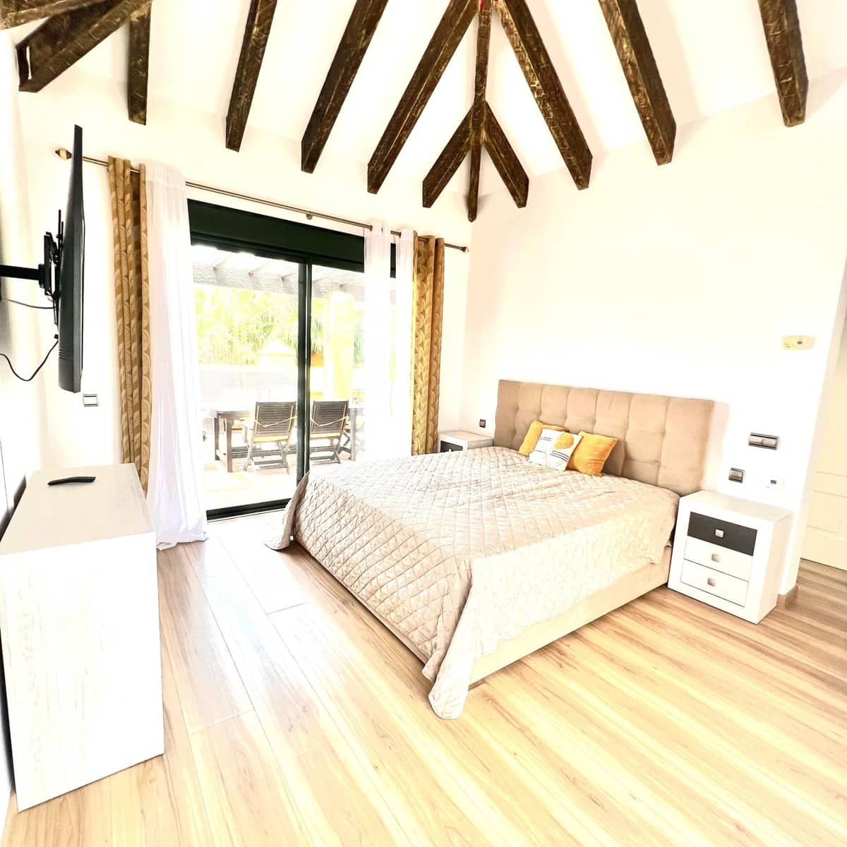 3 makuuhuone Kattohuoneisto vuokrattavana paikassa Estepona mukana uima-altaan 
autotalli - 3 000 € (Ref: 7678324)