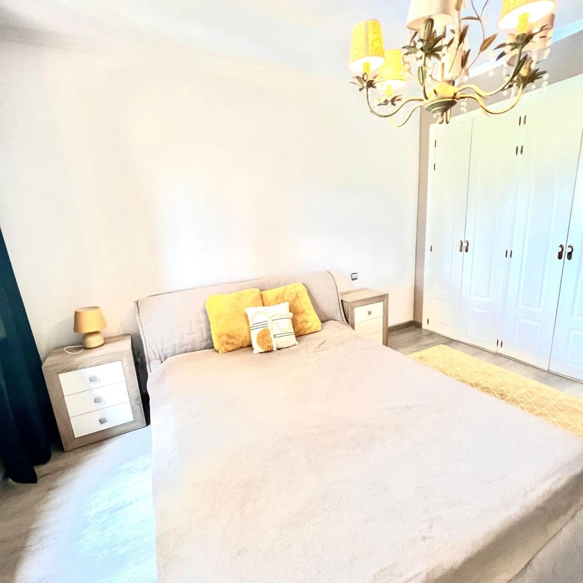 3 makuuhuone Kattohuoneisto vuokrattavana paikassa Estepona mukana uima-altaan 
autotalli - 3 000 € (Ref: 7678324)