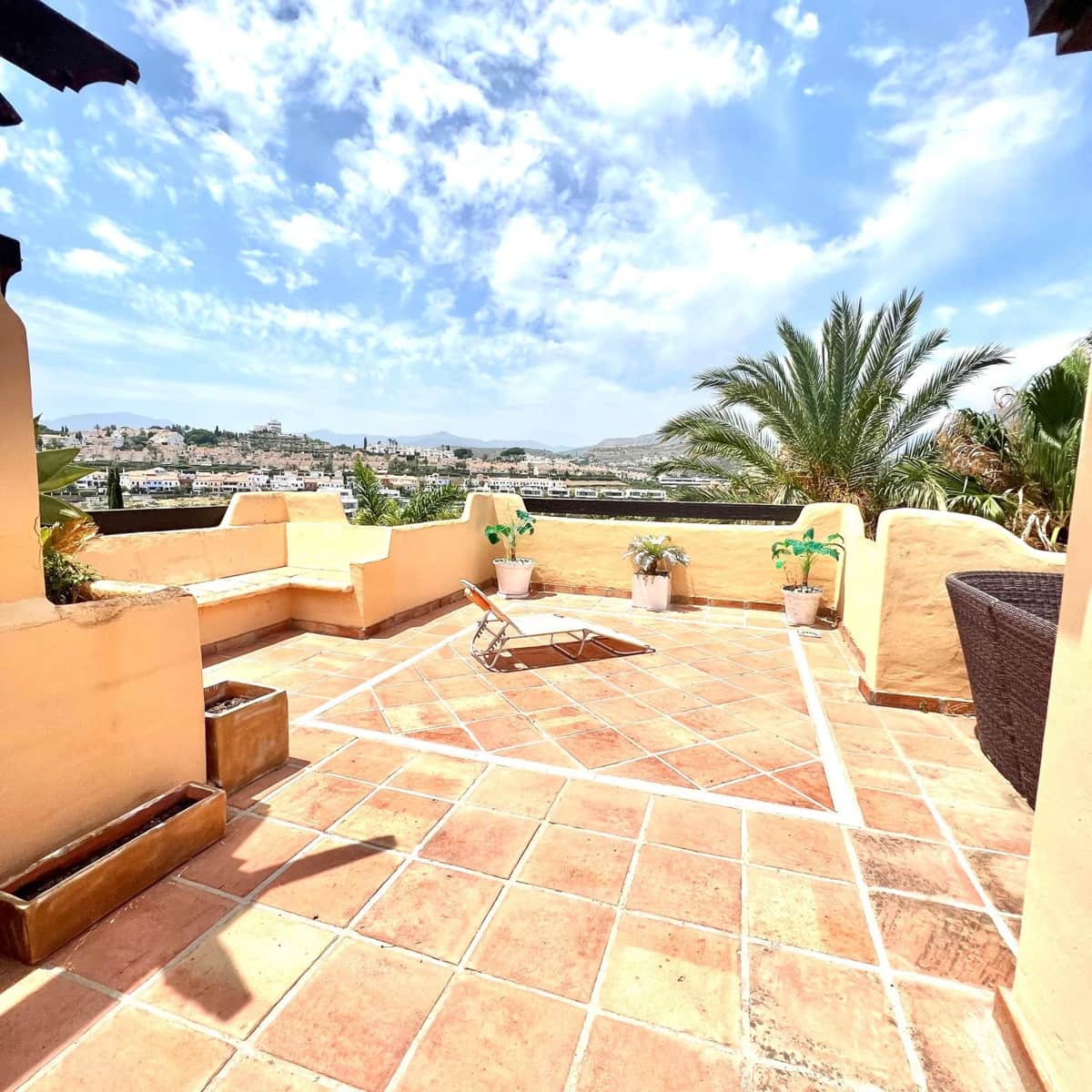 3 makuuhuone Kattohuoneisto vuokrattavana paikassa Estepona mukana uima-altaan 
autotalli - 3 000 € (Ref: 7678324)