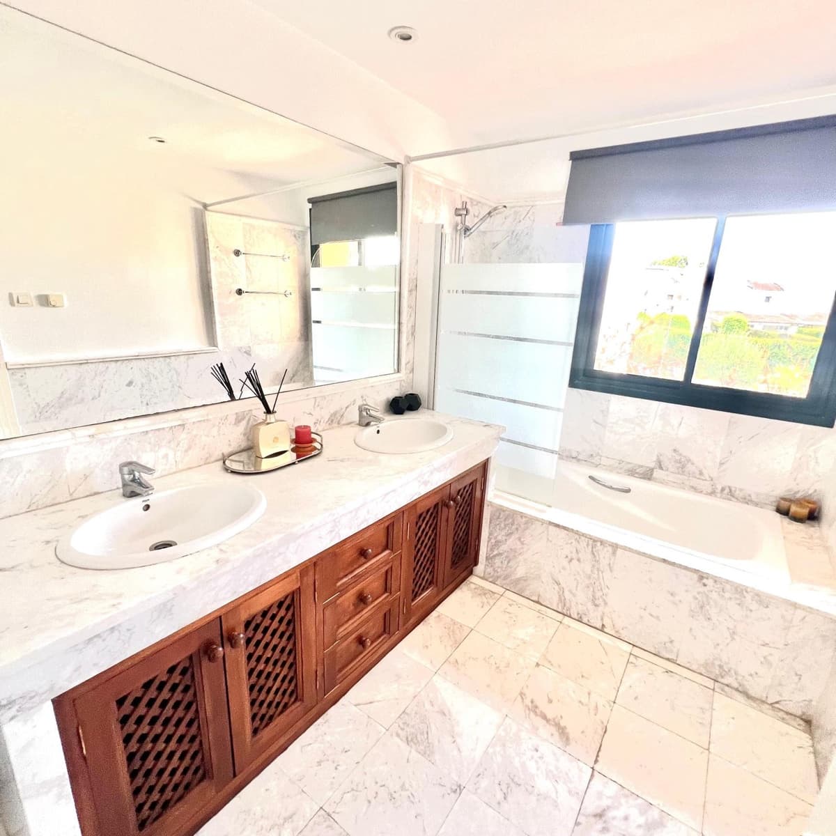 3 makuuhuone Kattohuoneisto vuokrattavana paikassa Estepona mukana uima-altaan 
autotalli - 3 000 € (Ref: 7678324)