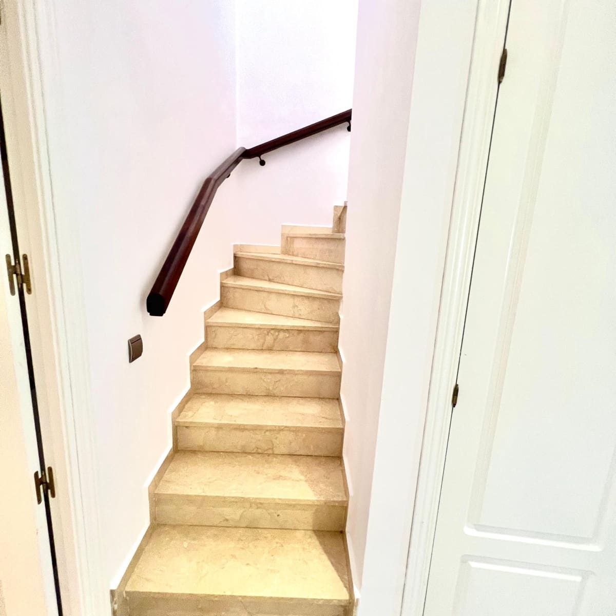 3 makuuhuone Kattohuoneisto vuokrattavana paikassa Estepona mukana uima-altaan 
autotalli - 3 000 € (Ref: 7678324)